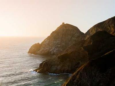 These XR glasses gave me a 200-inch OLED screen to work with