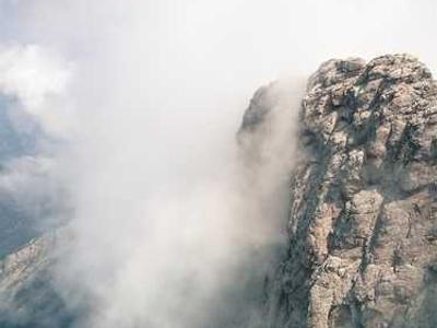 TSA's plea: Don't make these airport Wi-Fi and public charging mistakes this holiday