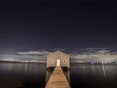 Browsing online at the airport? Here's why I use cellular instead of Wi-Fi (and you should, too)