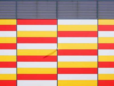 Samsung's 65-inch QLED TV and soundbar bundle is 50% off for Presidents' Day