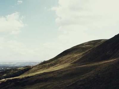 Samsung's 65-inch QLED TV and soundbar bundle is 50% off for Presidents' Day